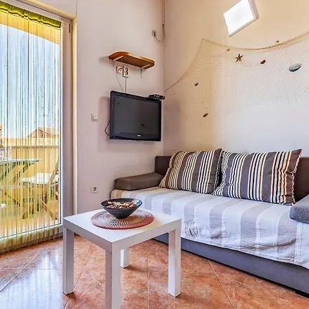 Apartment Istriensonne - Studio-ap Dani 1-3 *