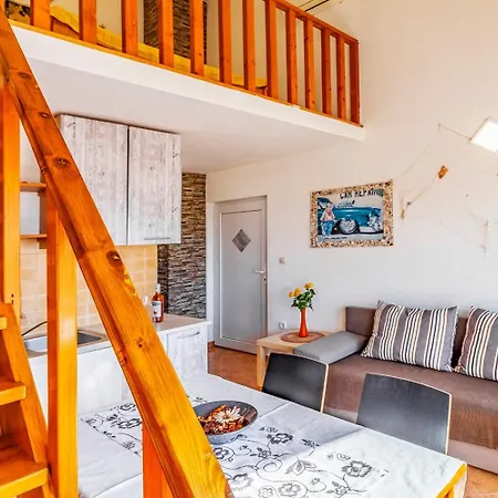 Apartment Istriensonne - Studio-ap Dani 1-3 *